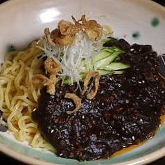 黒ごま香る!ジャージャー麺