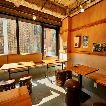 牛タンとおでん 酒場845 新宿三丁目店の雰囲気1