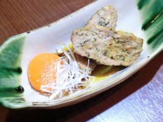 自家製の鶏つくね焼き卵黄添え