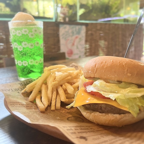 ボリューム満点★大人気のハンバーガー。ランチ。デートにもおすすめです♪