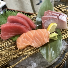 お刺身単品690円：3種盛り1160円