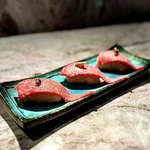 和牛肉寿司は濃厚な旨みと、とろける食感が絶妙。新鮮なネタと共に極上の味わいをお楽しみください☆