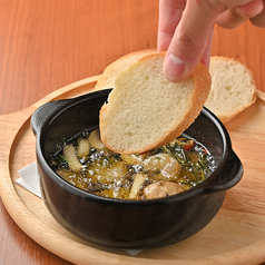 エビとマッシュルームのアヒージョ バゲット付き