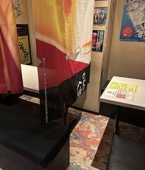 テーブルのお席もございます。