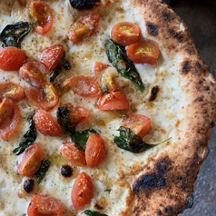 アフミカータ(燻製モッツァレラ・ミニトマト・バジル)