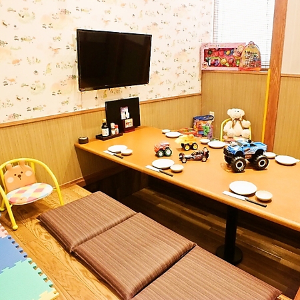 キッズスペースやTV付の個室ご用意しております★