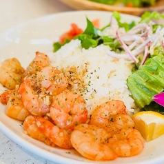 本格ハワイアン料理、バラエティ豊富なメニューの写真