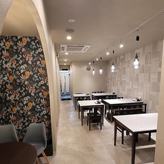 テーブル席：4名様×6席、個室：6名様×1室、14名様×1室