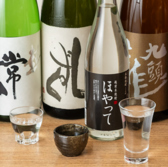 【季節の限定のお酒も豊富にご用意】限定の地酒は季節に合わせ各種取り揃えております。福井のお酒おすすめ三種飲み比べセットや、日本酒スパークリングなどお愉しみいただけます。