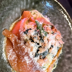 スモークサーモンとほうれん草のクリームパスタ