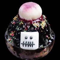 おばけが乗った！魔法のカラフル・チョコかき氷。