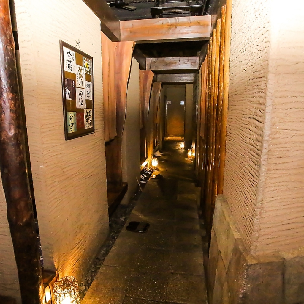 【駅近2分。駅から雨に濡れずに行ける好立地】京の街並みをモチーフにした落ち着いた雰囲気が◎♪