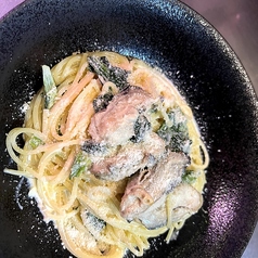 牡蠣とほうれん草のクリームパスタ