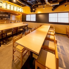 【白を基調とした明るい綺麗な店内】【仙台/居酒屋/焼き鳥/炭焼き/牛たん/飲み放題/鶏料理/和食/日本酒/女子会/記念日/誕生日/二次会/宴会/歓迎会/送別会/歓送迎会】