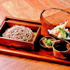 粉にこだわる手打ちそば！