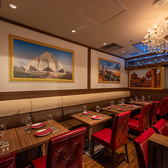 広々とした店内は洗練された雰囲気に満ち、贅沢な時間を楽しめるラグジュアリー空間。大切な記念日や宴会にふさわしい、非日常のひとときをご体感ください。