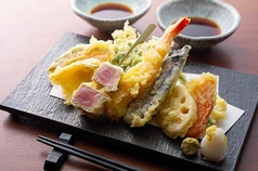 三崎まぐろのレア天と大海老入り天ぷら盛り合わせ