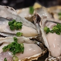 料理メニュー写真 牡蠣(生・蒸し)　1コ