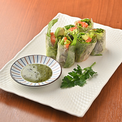 サーモンとアボカド生春巻き