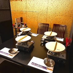 2～4名様×3席、1～2名様×1席で最大14名様までテーブル席でのご利用が可能です。