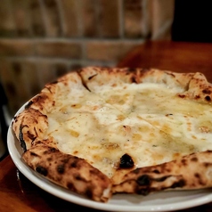 クアトロフォルマッジ(モッツァレラ・ゴルゴンゾーラ・タレッジオ・グラナパダーノ)