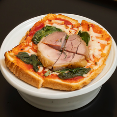 鶏ハモと淡路玉ねぎのピザパン