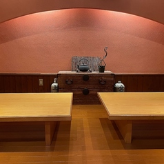 4名様~6名様掛けの個室席をご用意しております。