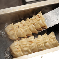 当店の名物ギョーザ！味は5種類で金額は390円(税込)～♪