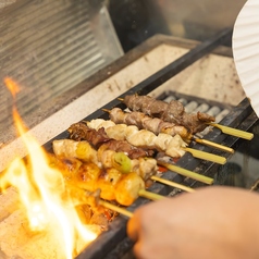 炭火で焼き上げる本格焼鳥！