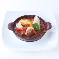 じっくり赤ワインで煮込んだビーフシチュー