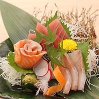 【新鮮な海鮮】や名物藁焼き鳥、魚などの逸品の数々