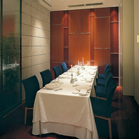 木の温もりを駆使し落ち着いた雰囲気