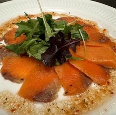 スモークサーモンのカルパッチョ