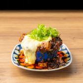 【定番からSNS映えまで！バラエティ豊富な絶品料理】王道の居酒屋メニューはもちろん、見た目も楽しいイマドキのトレンドメニューまで幅広く取り揃え！コスパ抜群の「食べ飲み放題」でのご利用はもちろん、お好きなものを自由に頼める単品注文も大歓迎です★ぜひお気に入りの味を見つけてみてください♪