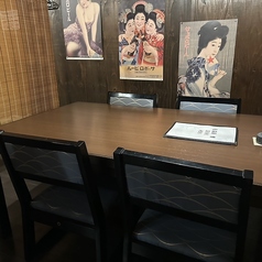 【4名席】周りの目を気にせず楽しめる半個室は、女子会・ママ会・気が置けないご友人達とご会食等にオススメです！プライペートな空間で、新鮮な魚介料理や肴を片手にゆったりとした時間をお過ごしください♪営業時間は23時半までとなりますので、終電間際までご利用いただけます。お仕事帰りにも是非お立ち寄りください！