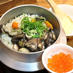 炭火かおる鶏もも釜めし いくら添え