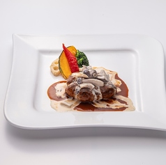 ハンバーグステーキ 季節の温野菜添え（スープ、サラダ、パン付き）