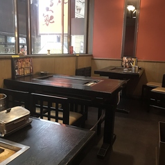 広々とした鉄板が自慢です。梅田でお好み焼き、肉や海鮮などの鉄板焼きはつる家（つるや）　梅田店　で決まり！居酒屋の食べ飲み放題に負けないボリュームで個室に劣らないリニューアル空間！2時間の利用でゆったりお好み焼きを満喫できます。