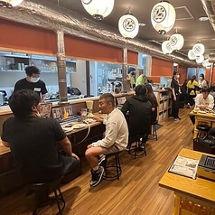 2軒目利用にもちょうど良いカウンター。本音が話しやすい横並びのお席♪