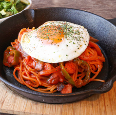 鉄板焼きナポリタン（サラダ付き）
