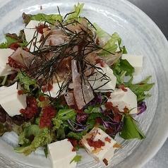 豆腐とカリカリ梅のさっぱり梅サラダ