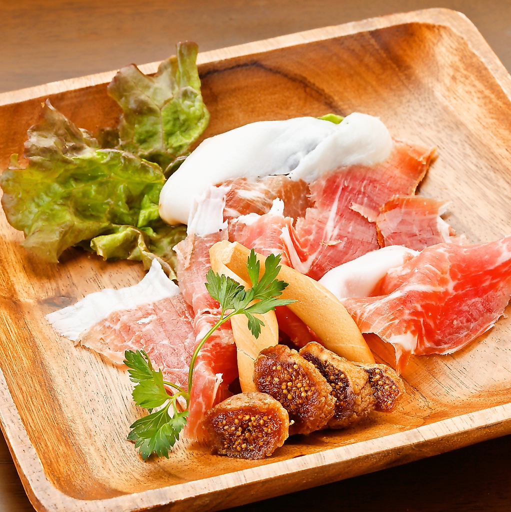 カジェーロの本格的な生ハムもとってもおすすめです！！