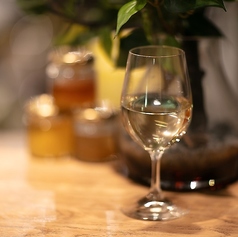 ワインを使ったカクテルはもちろんクラフトサワーも