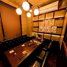3階5名様から8名様向けVIPルーム☆高級感のある部屋は記念日のお祝いや接待利用に最適♪3階のみ喫煙可能です。