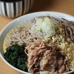 おすすめ！お肉が盛られた原宿肉つけそば♪