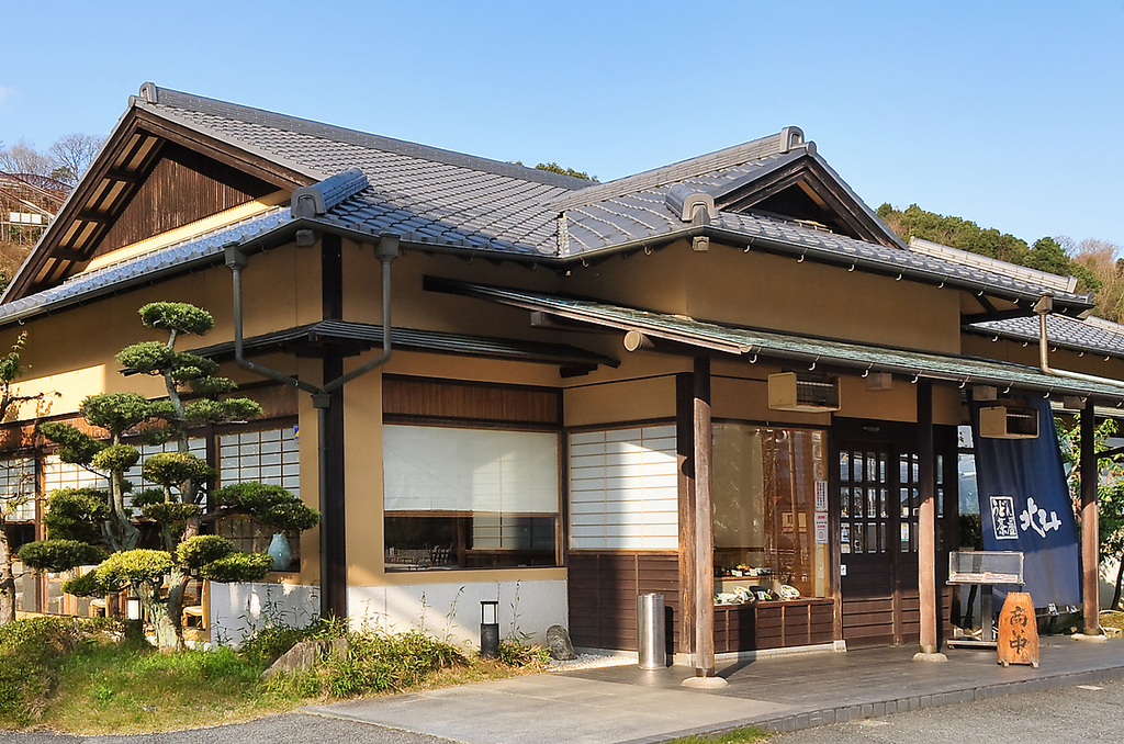 数寄屋造りの落ち着く外観