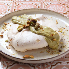 【ピスタチオのパブロヴァ】の写真