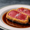 数量限定☆大人気国産牛モモ肉のレアカツ！たっぷりの特製ソースと絡めて食べると旨味がアップ！！（難波/イタリアン/ランチ/ダイニングバー/おしゃれ/パスタ/ワイン/テラス/個室/デート/誕生日/サプライズ/女子会）