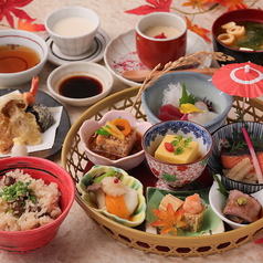 旬素材を盛り込んだ御膳をランチ限定でご用意しています