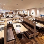 広々としたお席＆広めの通路でお子様連れでも安心してお過ごしいただけます。※画像はイメージです。